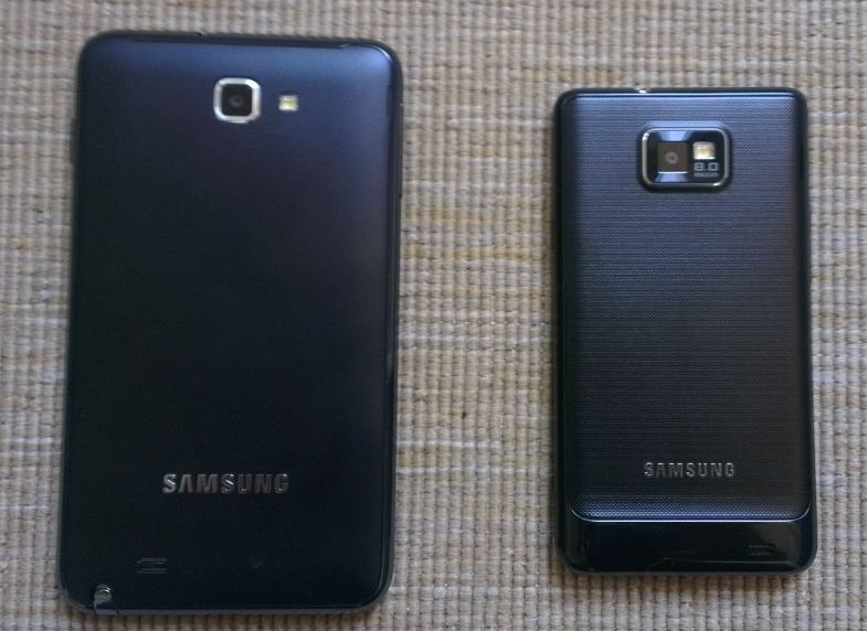 Samsung Galaxy Note vs Samsung Galaxy S2 Back Crop